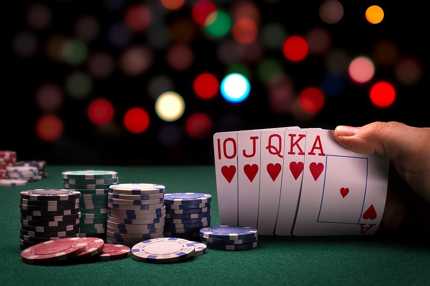 Winning Big with Poker Online: Strategies and Tips